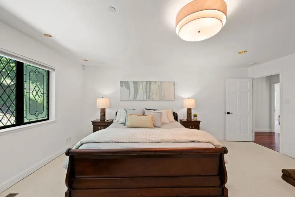 220 Robin Road Hillsborough, CA 94010