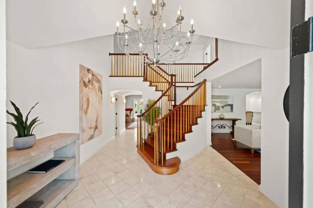 220 Robin Road Hillsborough, CA 94010