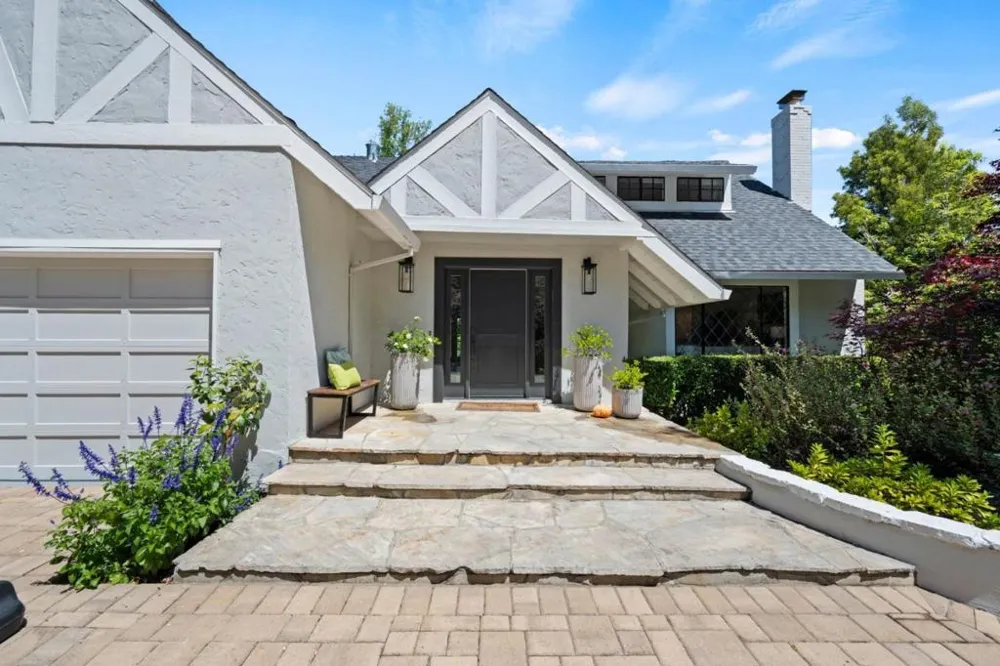 220 Robin Road Hillsborough, CA 94010
