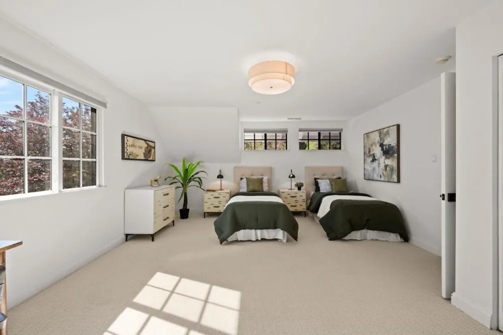 220 Robin Road Hillsborough, CA 94010