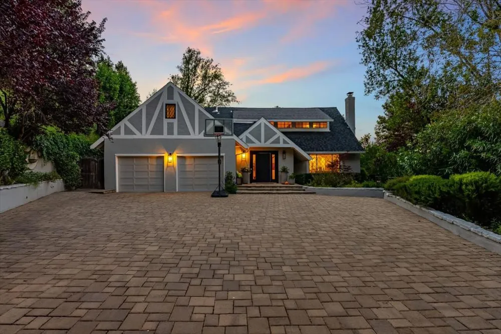 220 Robin Road Hillsborough, CA 94010