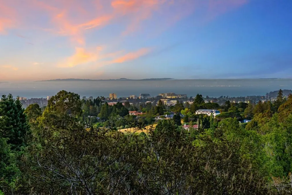 220 Robin Road Hillsborough, CA 94010