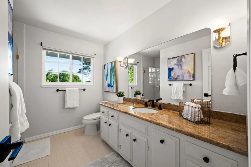 220 Robin Road Hillsborough, CA 94010