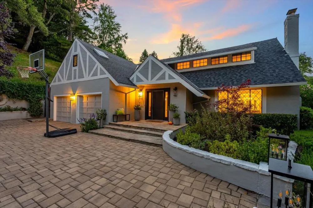 220 Robin Road Hillsborough, CA 94010