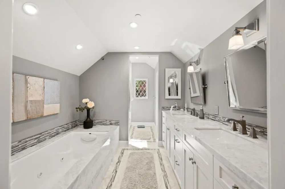 220 Robin Road Hillsborough, CA 94010