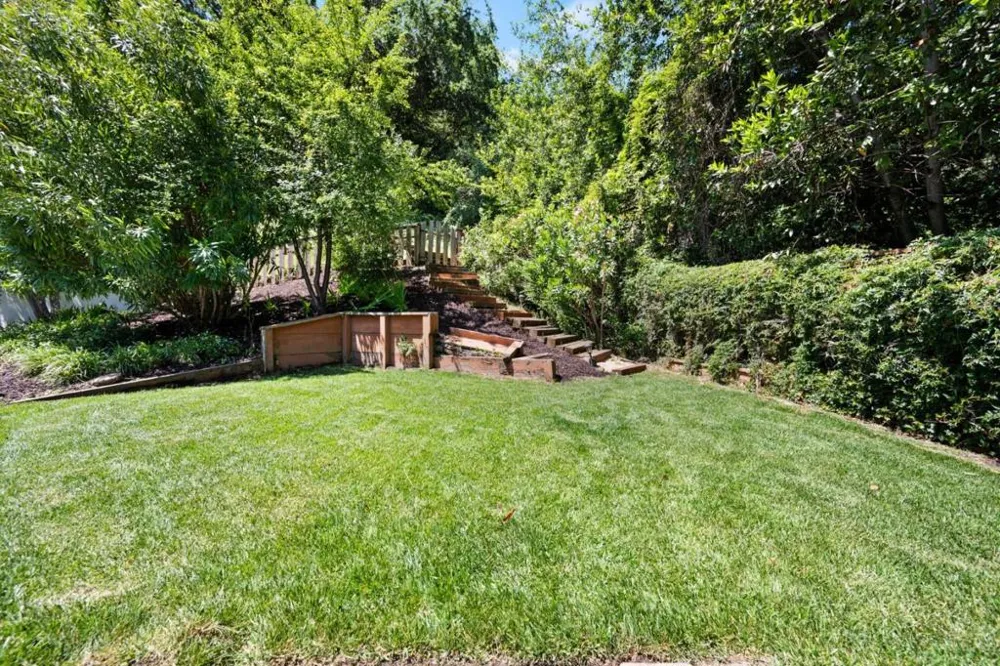 220 Robin Road Hillsborough, CA 94010
