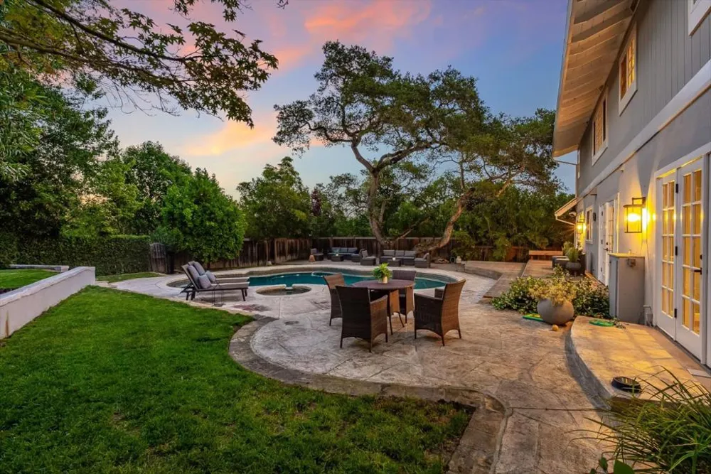 220 Robin Road Hillsborough, CA 94010