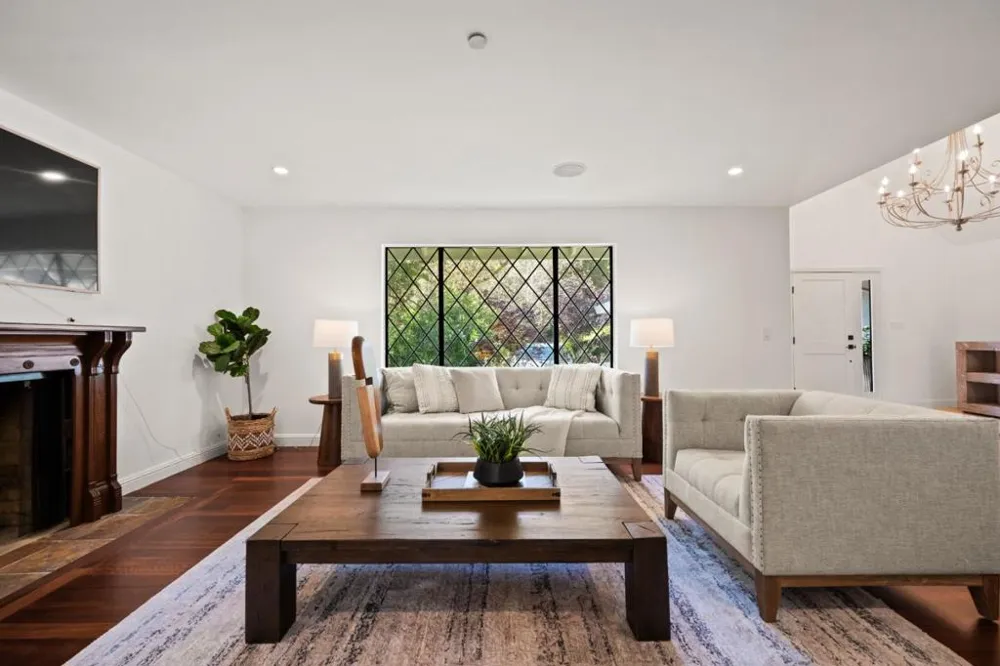 220 Robin Road Hillsborough, CA 94010