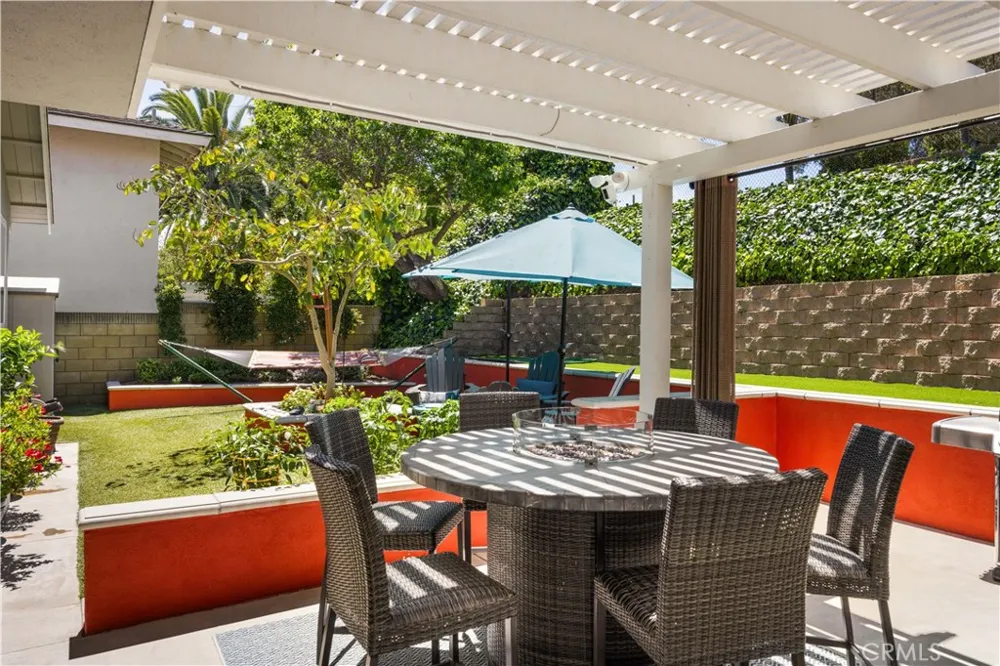 16541 Charleyville Huntington Beach, CA 92649