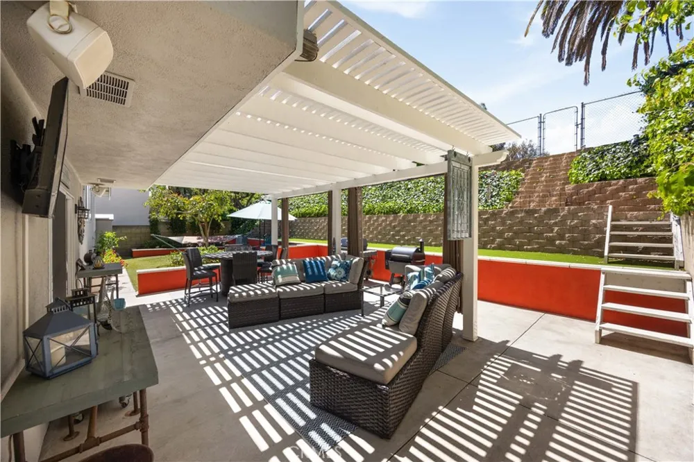 16541 Charleyville Huntington Beach, CA 92649