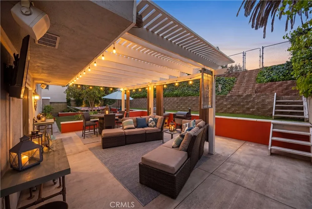 16541 Charleyville Huntington Beach, CA 92649