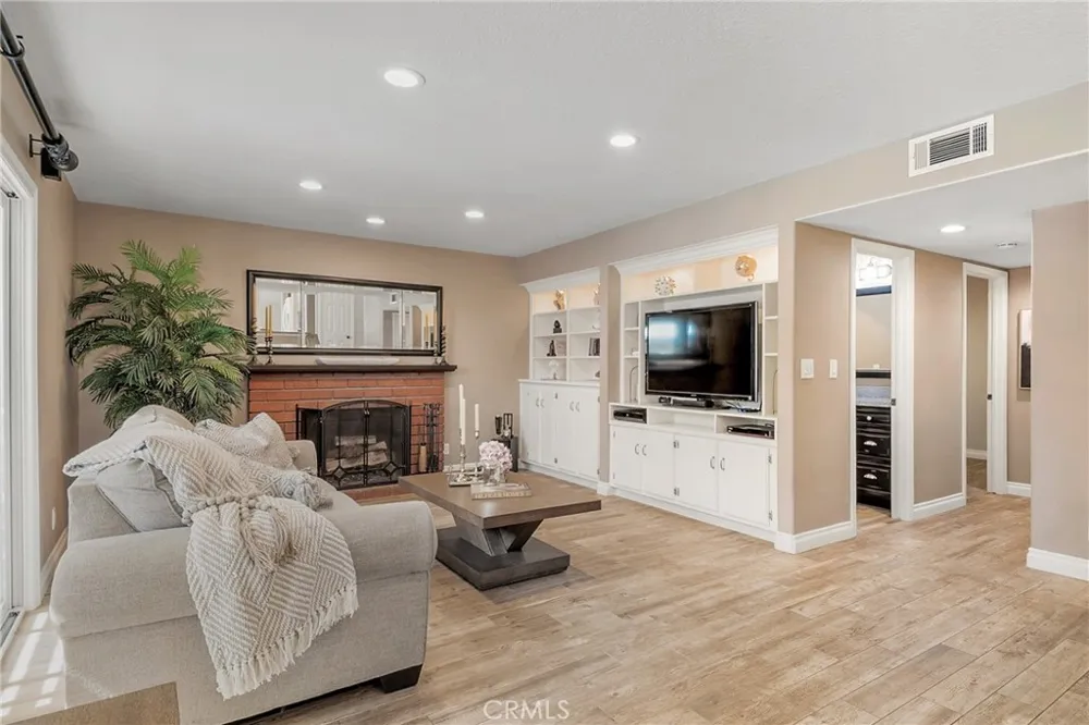 16541 Charleyville Huntington Beach, CA 92649