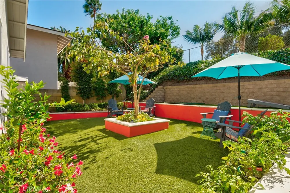 16541 Charleyville Huntington Beach, CA 92649