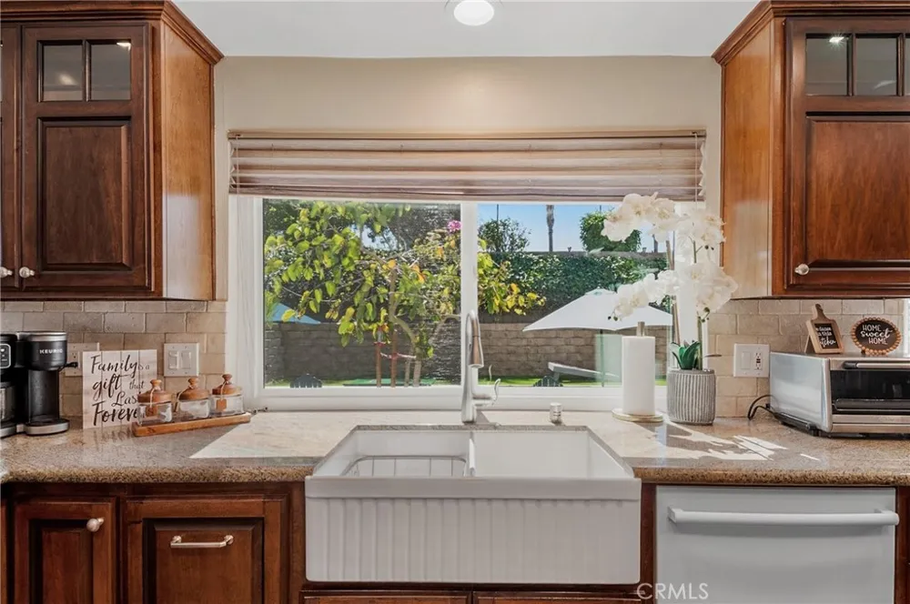 16541 Charleyville Huntington Beach, CA 92649
