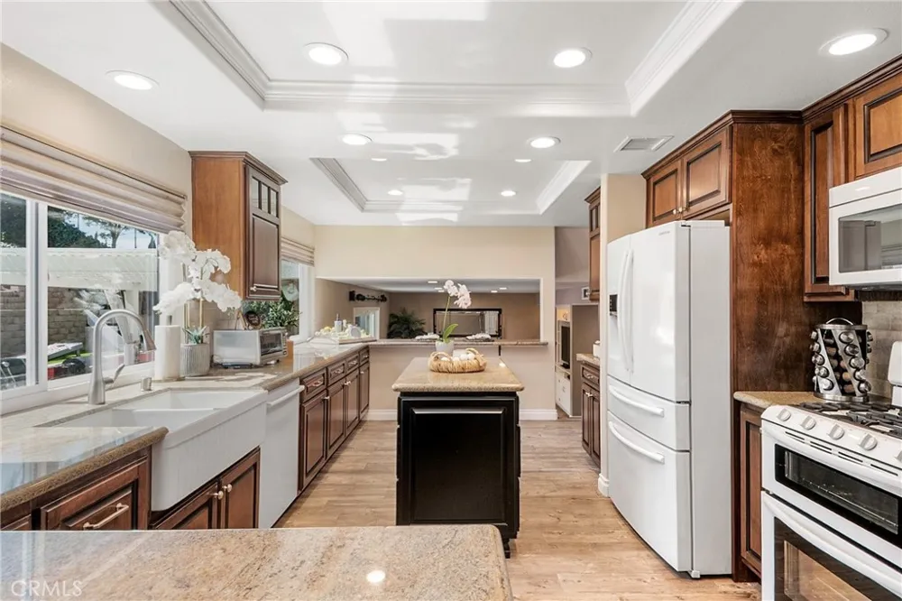 16541 Charleyville Huntington Beach, CA 92649