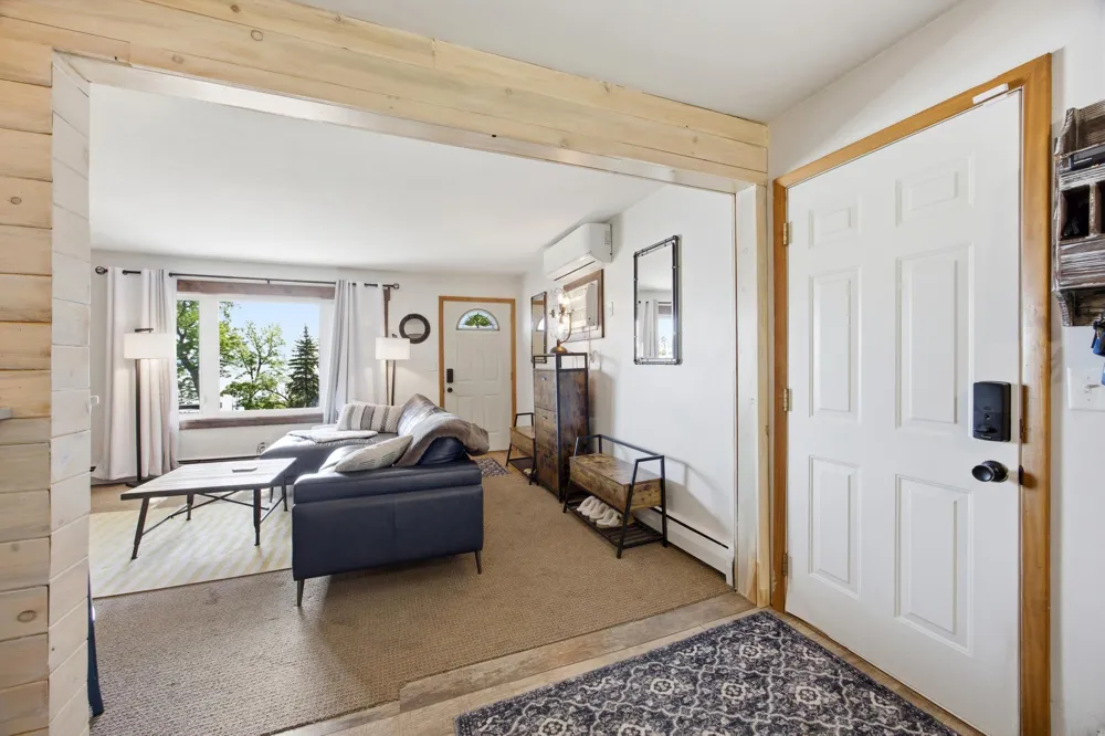 1112 W Lake Drive Detroit Lakes, MN 56501
