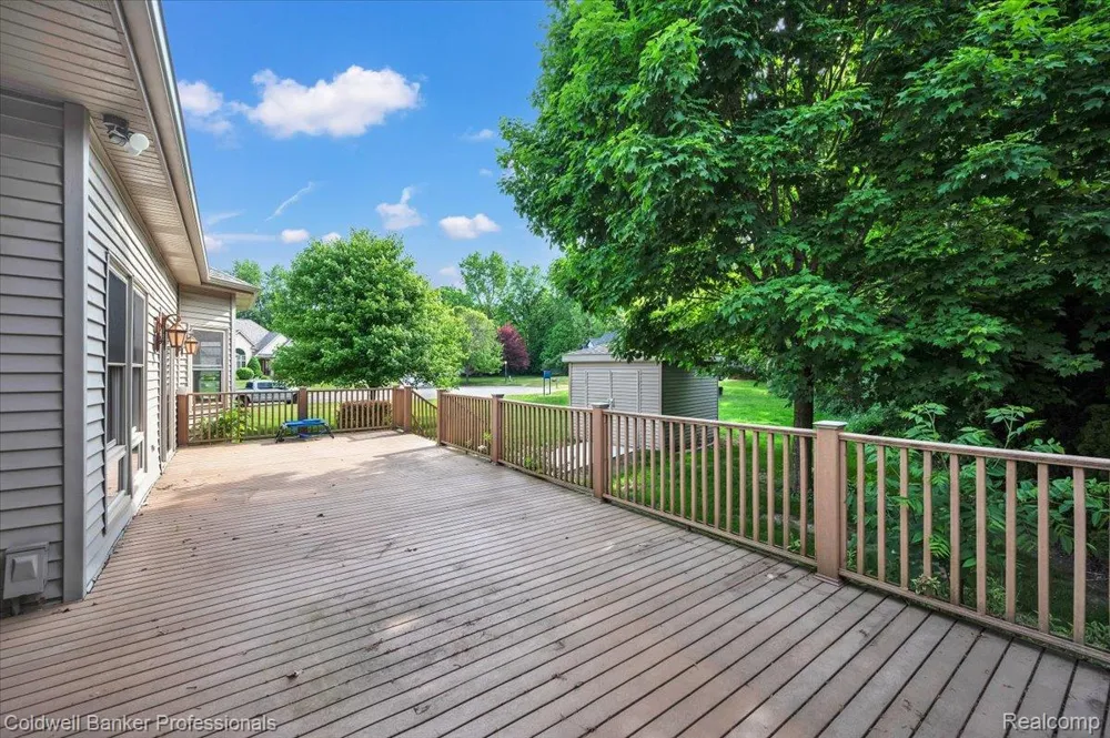 604 Carriage Way Davison City, MI 48423