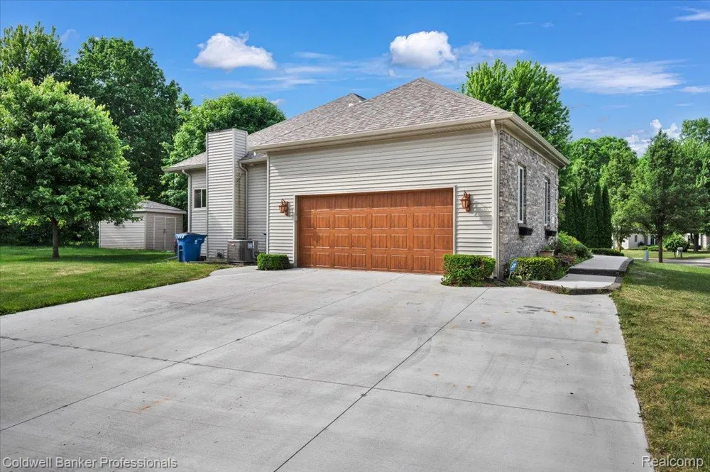 604 Carriage Way Davison City, MI 48423
