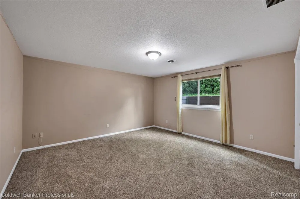 604 Carriage Way Davison City, MI 48423