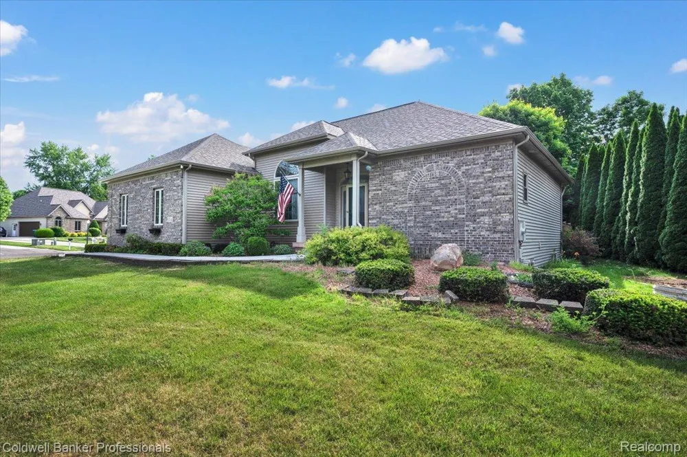 604 Carriage Way Davison City, MI 48423
