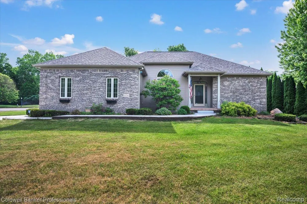 604 Carriage Way Davison City, MI 48423