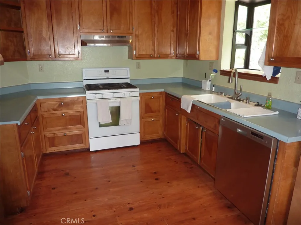 21531 Sawpit Canyon Road Cedarpines Park, CA 92322