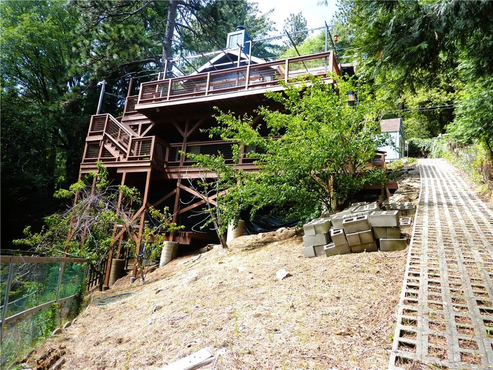 21531 Sawpit Canyon Road Cedarpines Park, CA 92322