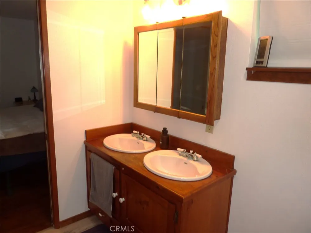 21531 Sawpit Canyon Road Cedarpines Park, CA 92322