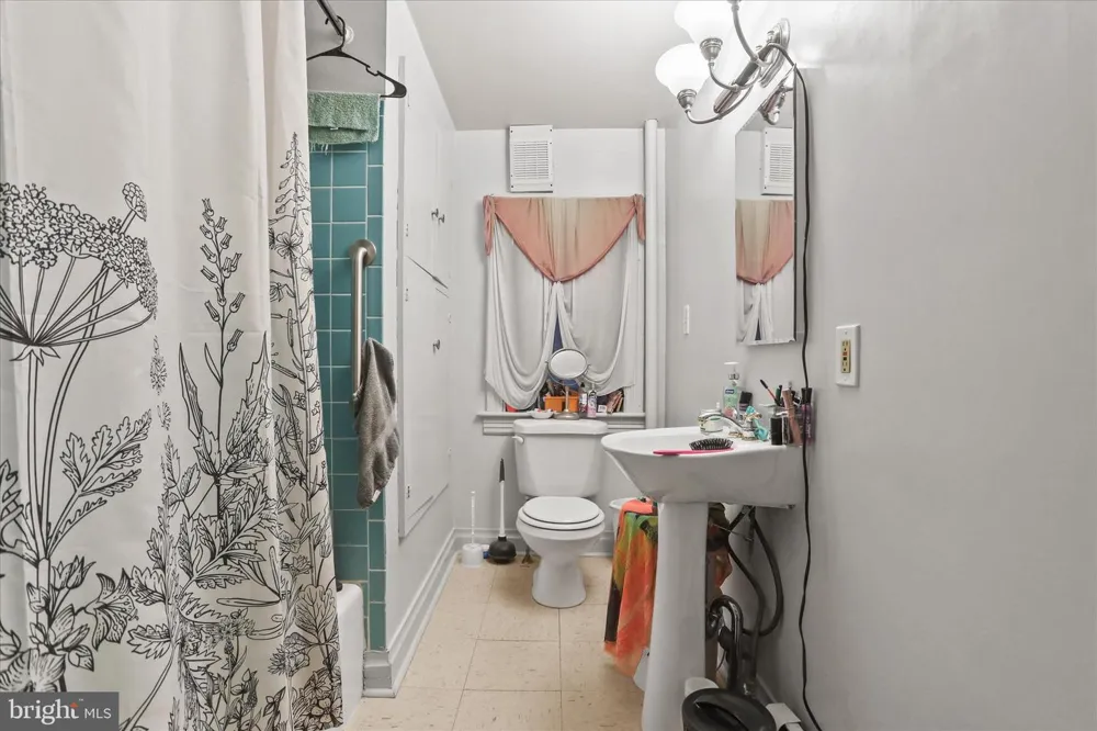 1228 BROADWAY Hanover, PA 17331