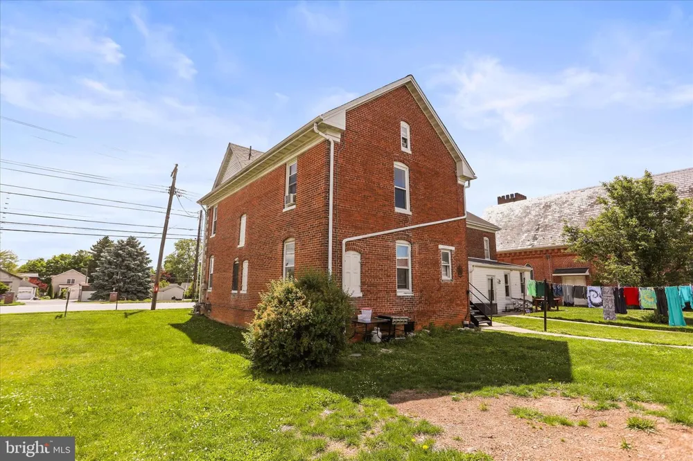 1228 BROADWAY Hanover, PA 17331