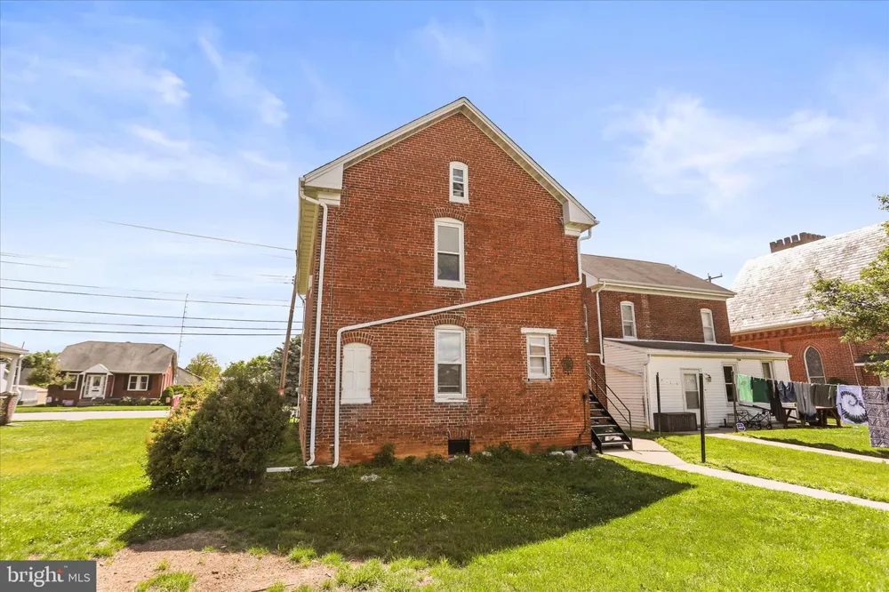 1228 BROADWAY Hanover, PA 17331