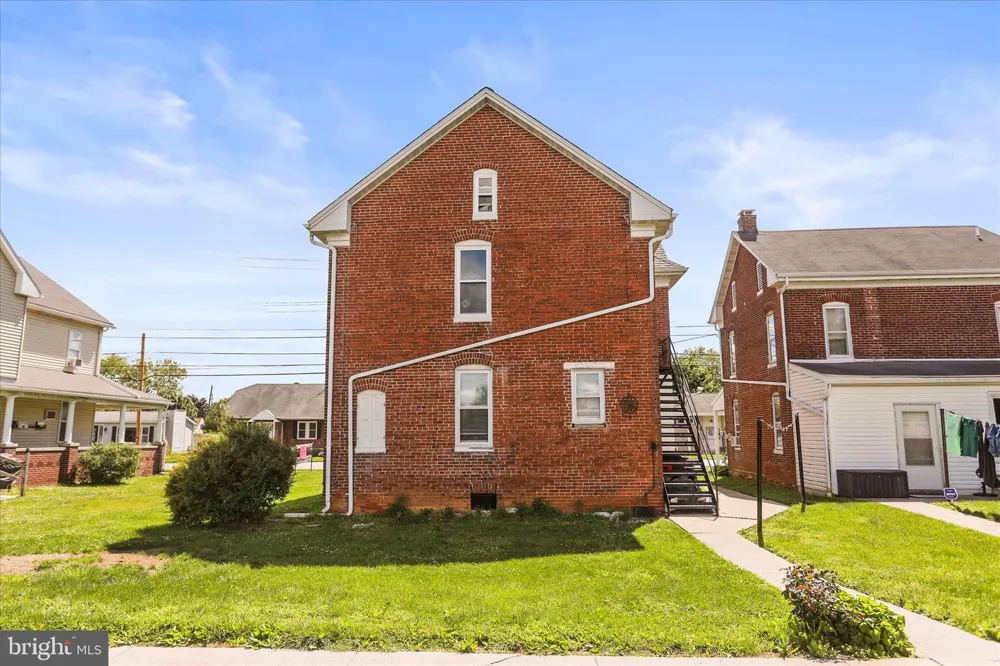 1228 BROADWAY Hanover, PA 17331