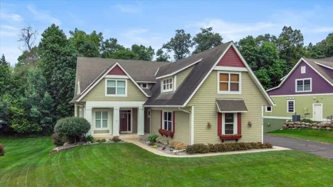 2536 Saunders Lake Drive