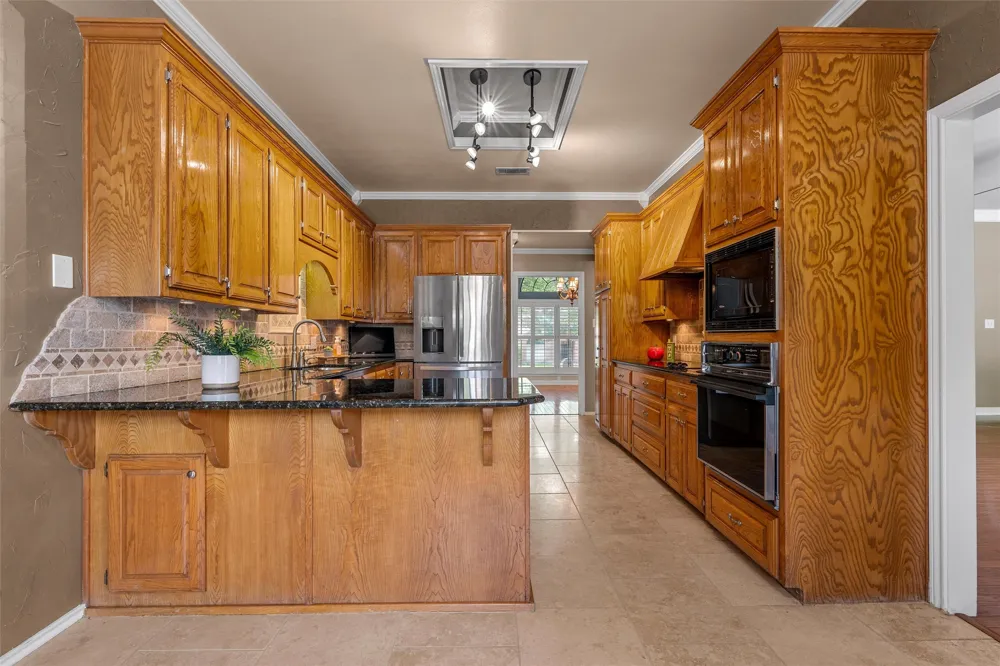 9406 Wildflower Drive Woodway, TX 76712