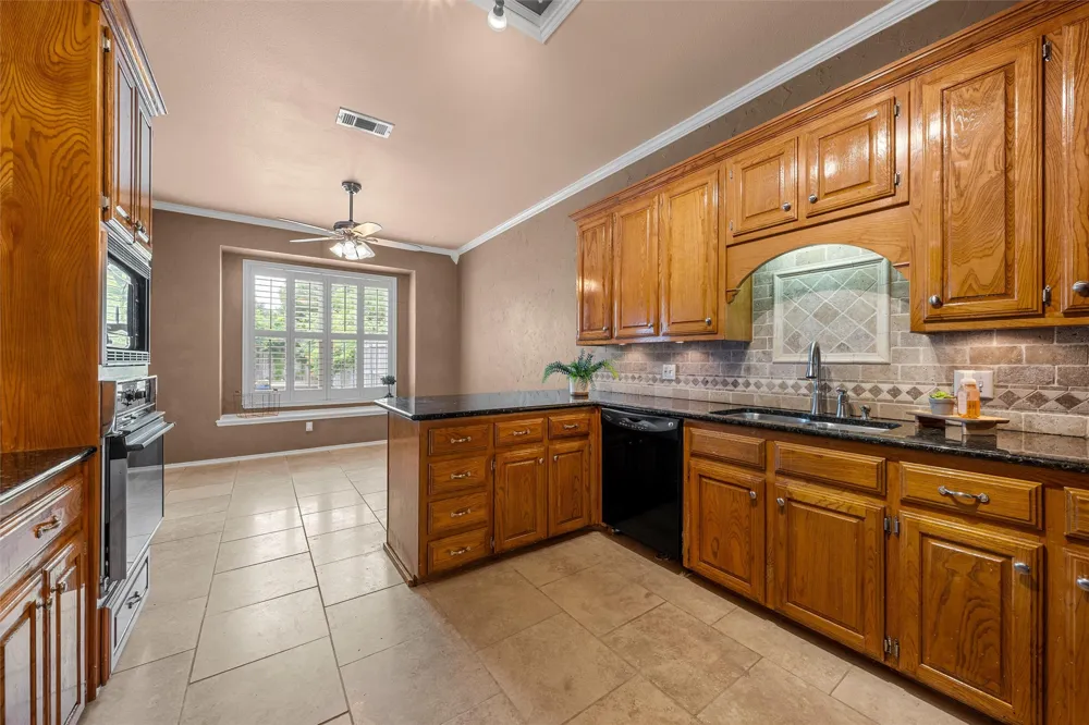 9406 Wildflower Drive Woodway, TX 76712