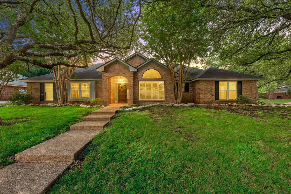 9406 Wildflower Drive Woodway, TX 76712