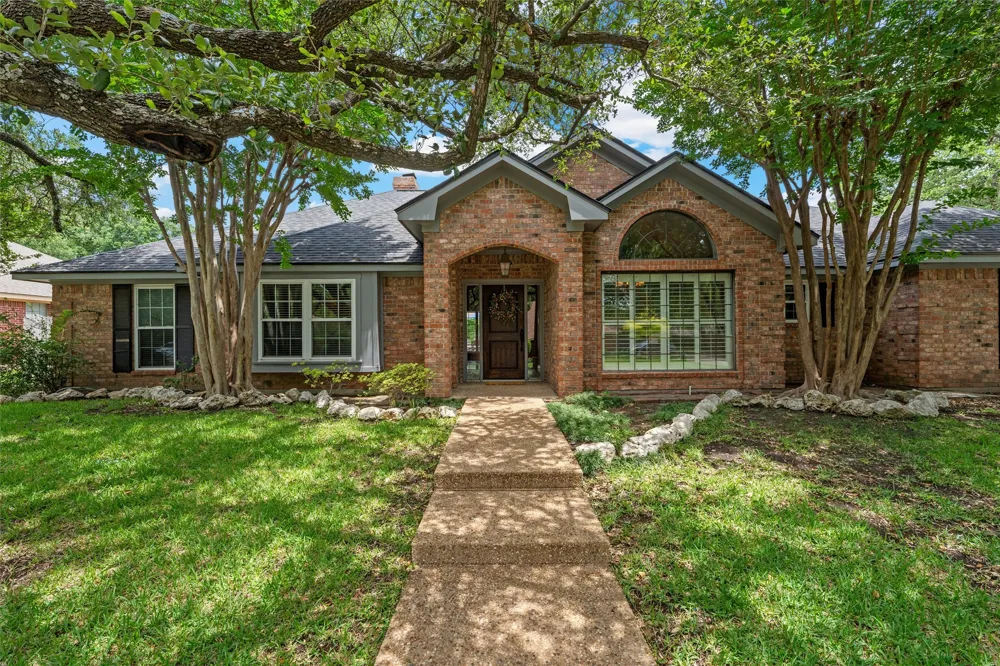 9406 Wildflower Drive Woodway, TX 76712