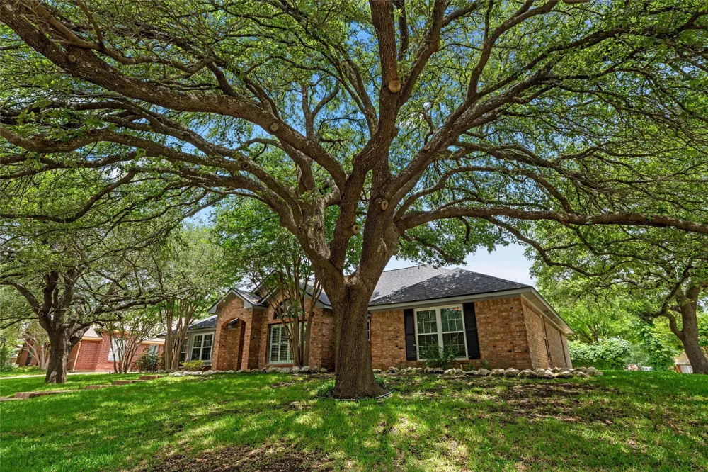 9406 Wildflower Drive Woodway, TX 76712