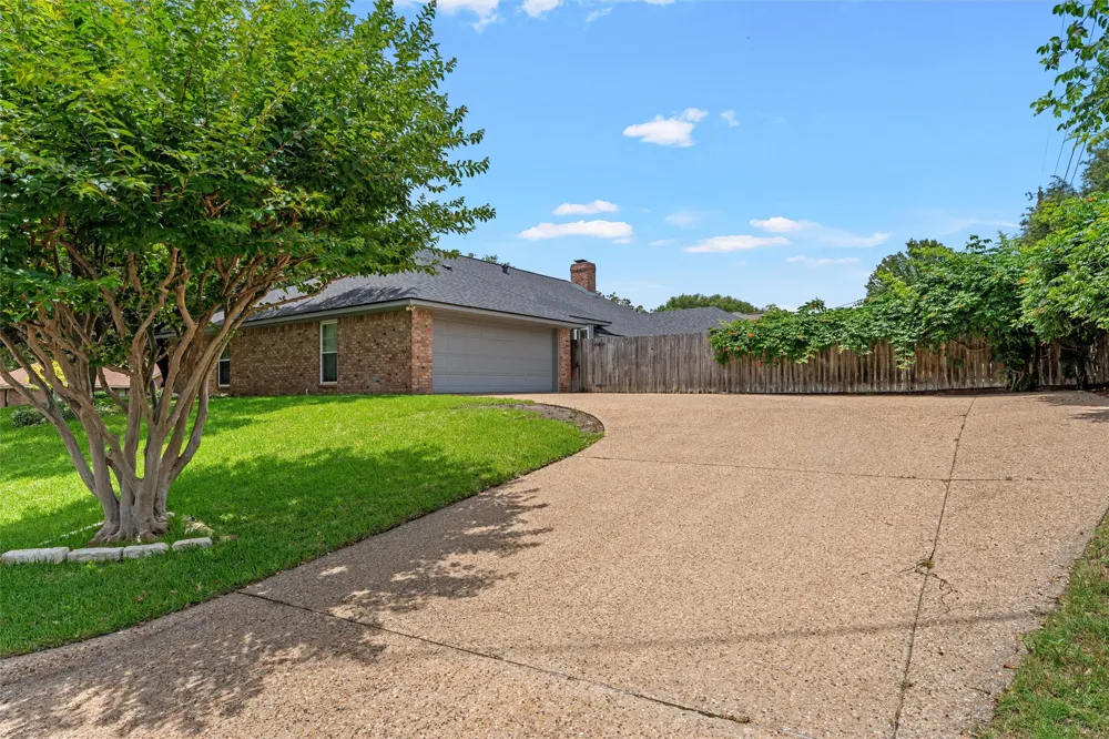 9406 Wildflower Drive Woodway, TX 76712