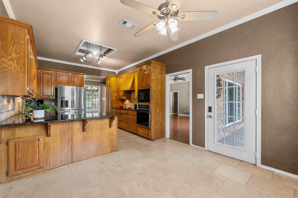 9406 Wildflower Drive Woodway, TX 76712