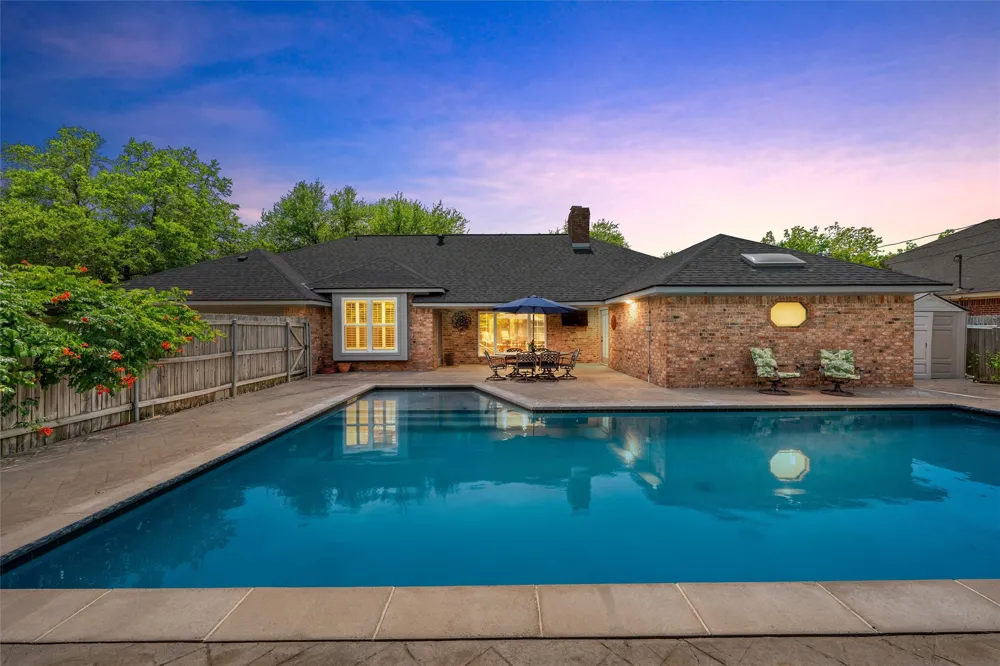 9406 Wildflower Drive Woodway, TX 76712