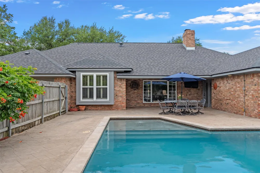 9406 Wildflower Drive Woodway, TX 76712