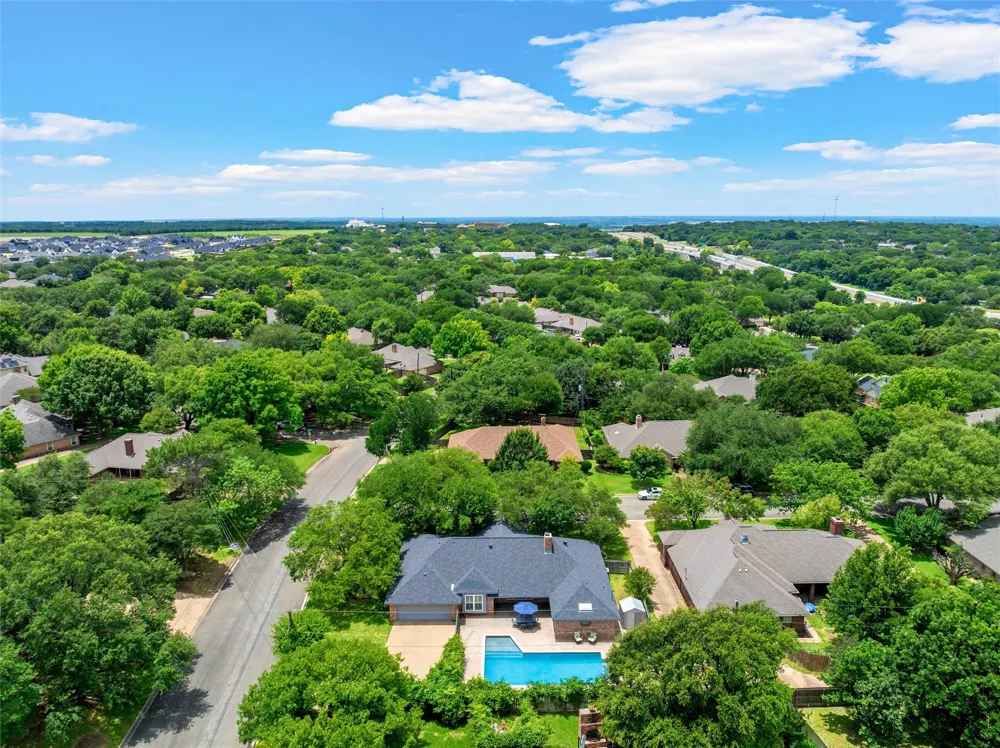 9406 Wildflower Drive Woodway, TX 76712