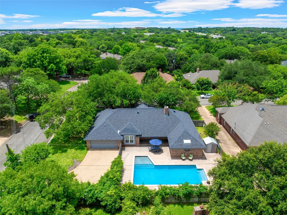 9406 Wildflower Drive Woodway, TX 76712