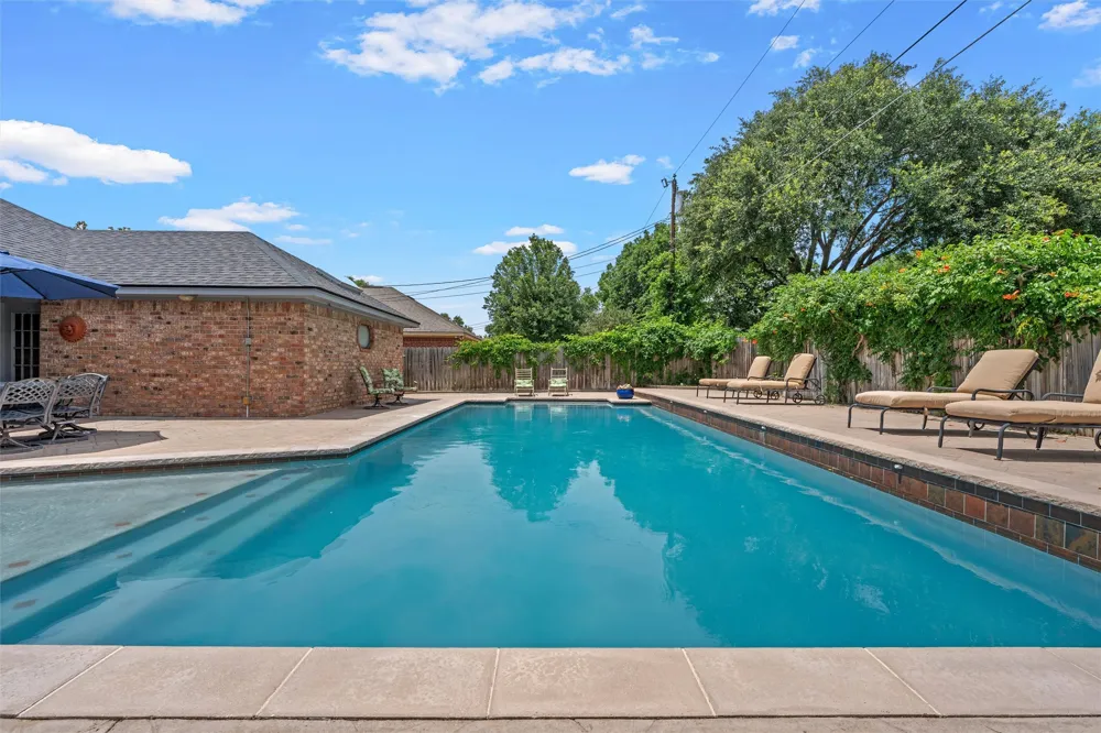9406 Wildflower Drive Woodway, TX 76712