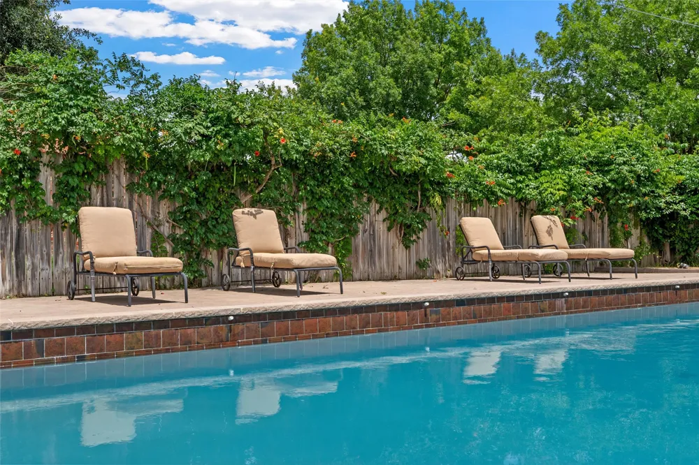 9406 Wildflower Drive Woodway, TX 76712