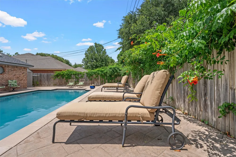9406 Wildflower Drive Woodway, TX 76712