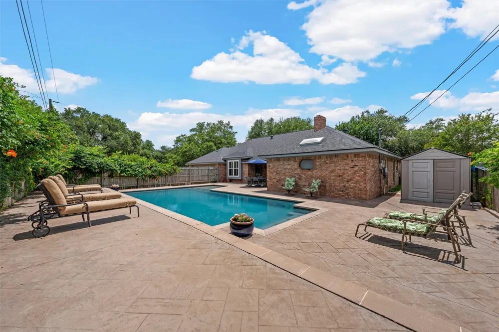 9406 Wildflower Drive Woodway, TX 76712