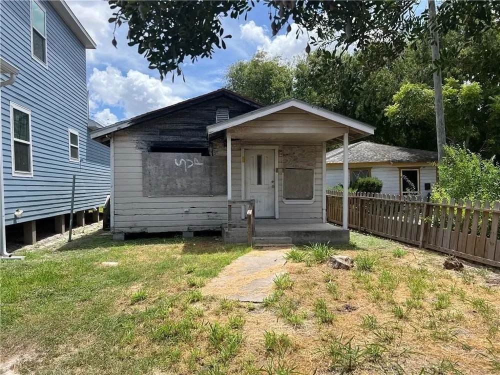816 Mesquite Street Robstown, TX 78380