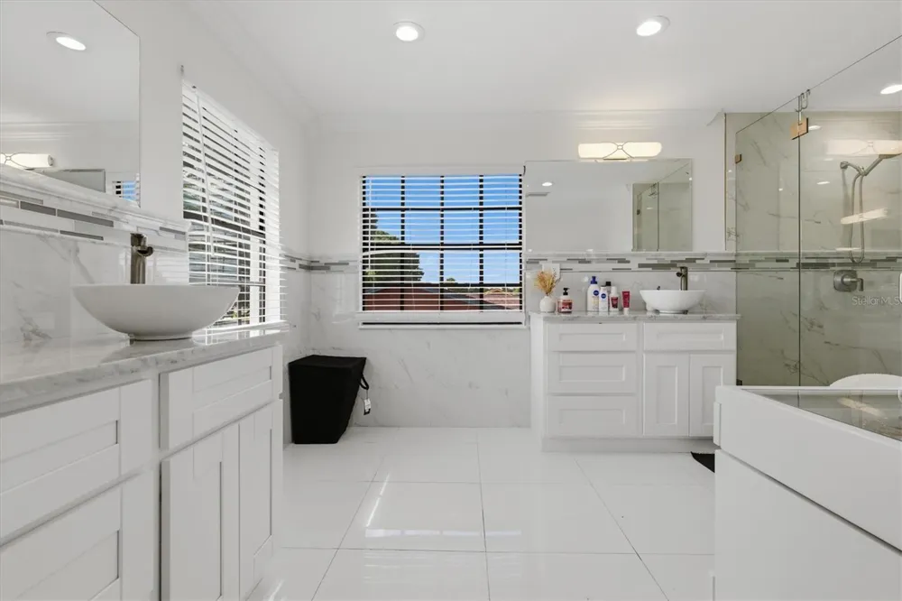 6611 HALE AVENUE Tampa, FL 33614